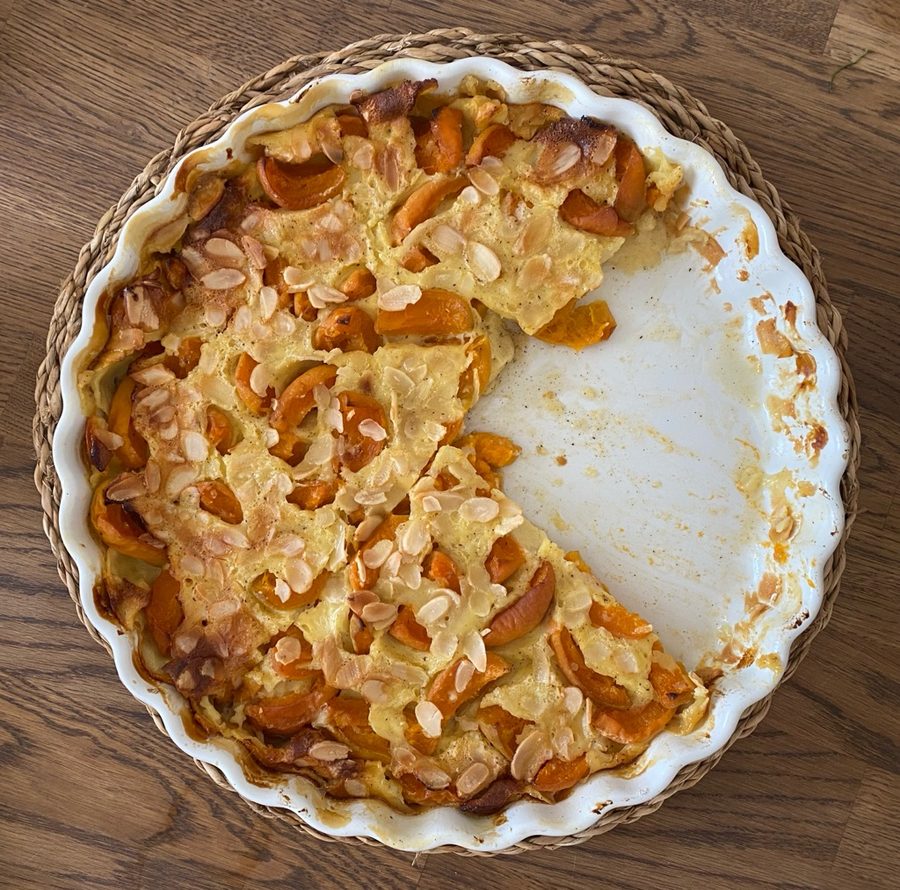 Clafoutis z morelami — zdjęcie z góry